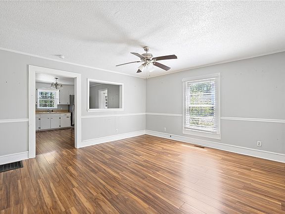 4th image of 302 Lucky St