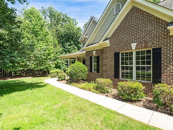 3rd image of 2101 Abbott Dr