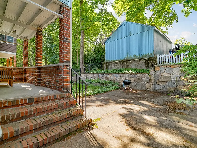 34 Thingvalla Ave #1 — Photo 11