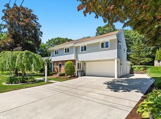 29 Stillman Rd, Lynnfield, MA 01940