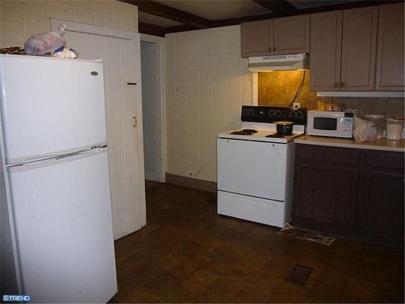 3rd image of 107 Crawford St