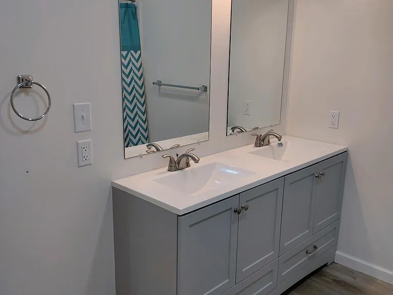 Shared bathroom sinks