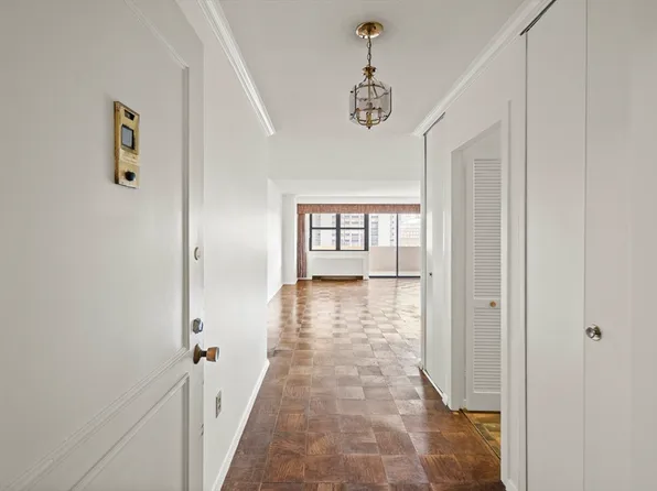 2 Hawthorne Pl APT 11M, Boston, MA 02114
