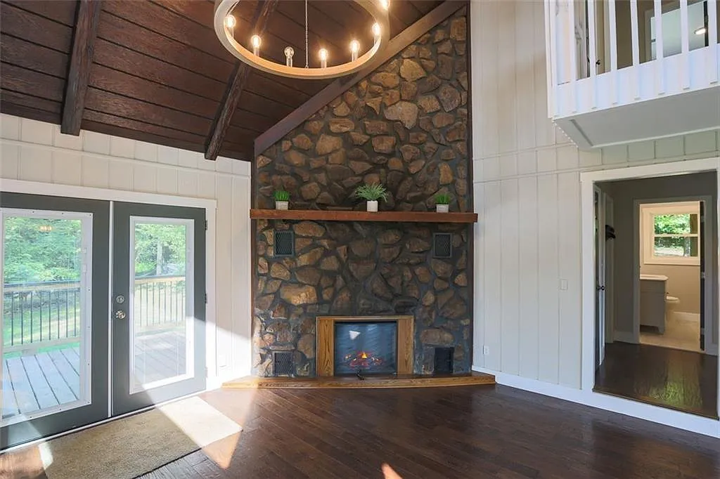 3 bed, 2.0 bath, 1800 sqft, $2,350 — Photo 4