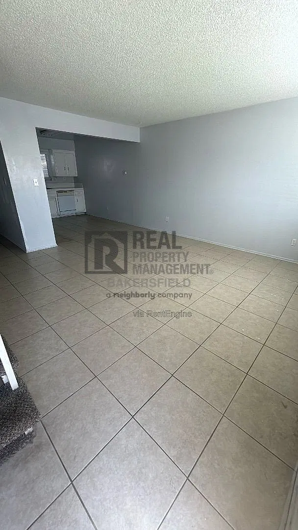 2 bed, 1.5 bath, 1025 sqft, $1,225 — Photo 2