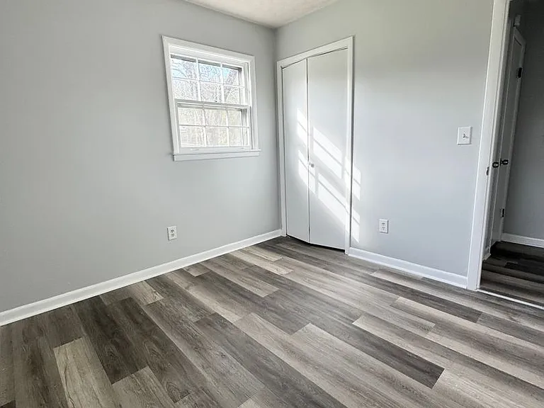 275 Sharon Ln — Photo 7