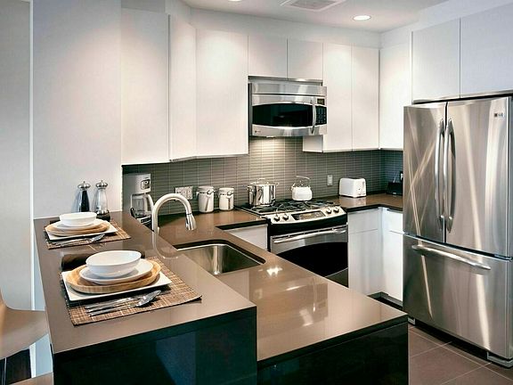 4th image of 200 W 67th St APT 20B