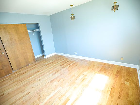5th image of 9439 N Oak Ave