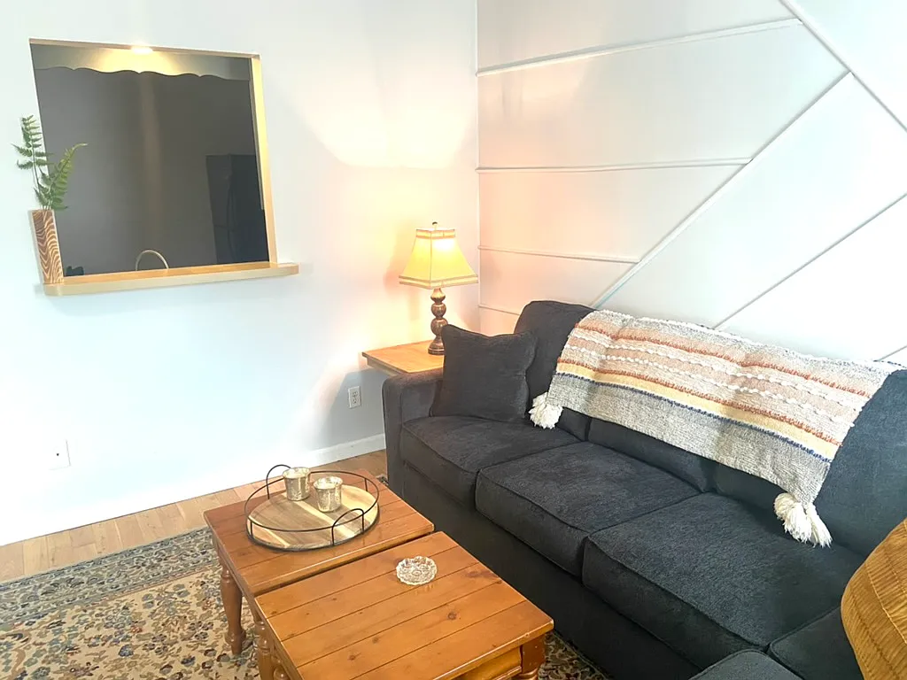 2 bed, 984 sqft, $2,400 — Photo 3