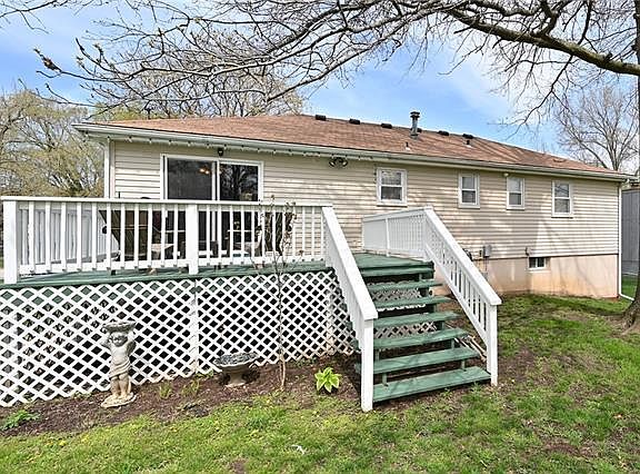 5th image of 109 Town Court Cir