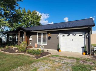 616 Seminary St, Flora, IL 62839