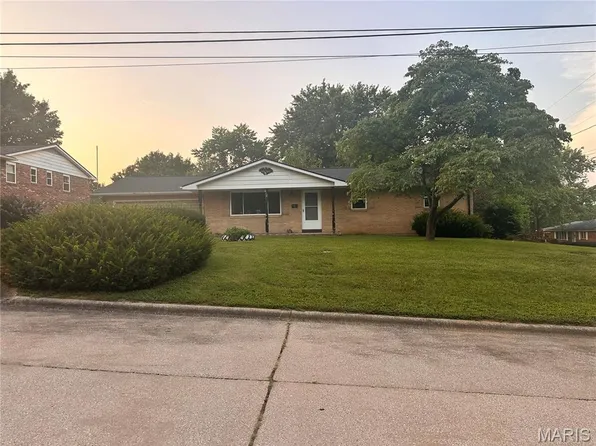 602 Sue Dr, Jackson, MO 63755