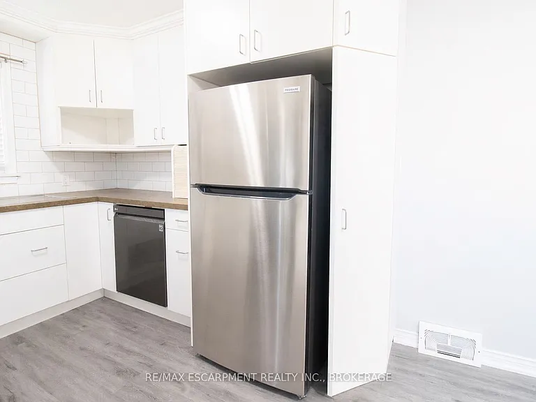 98 James St E #1 — Photo 8