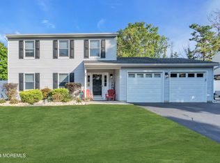 6 Kiwi Loop, Howell, NJ 07731