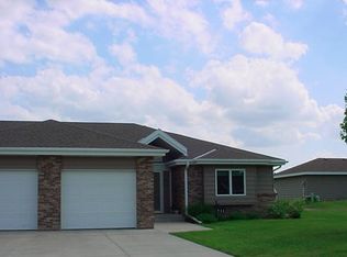711 Nicholas Cir, York, NE 68467