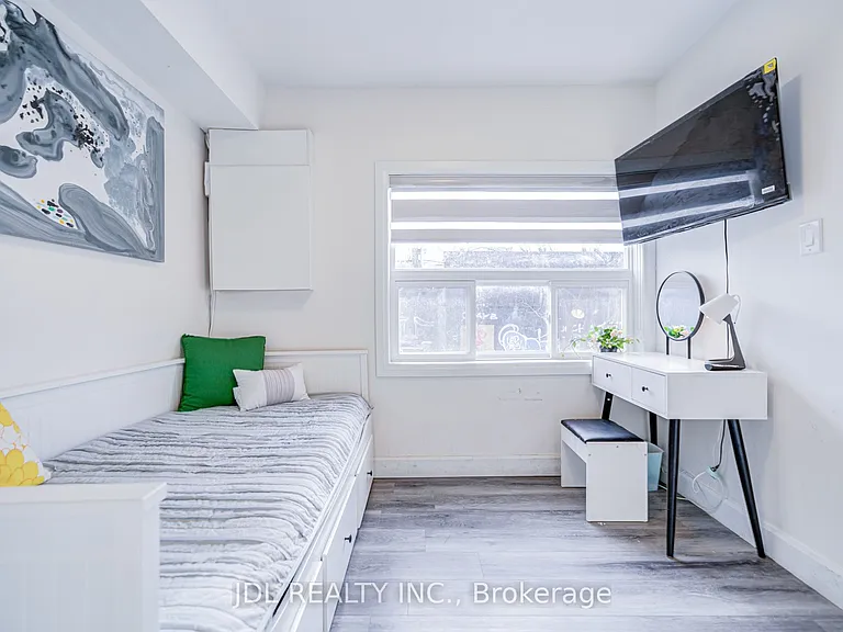 5 Sorauren Ave #3 — Photo 13