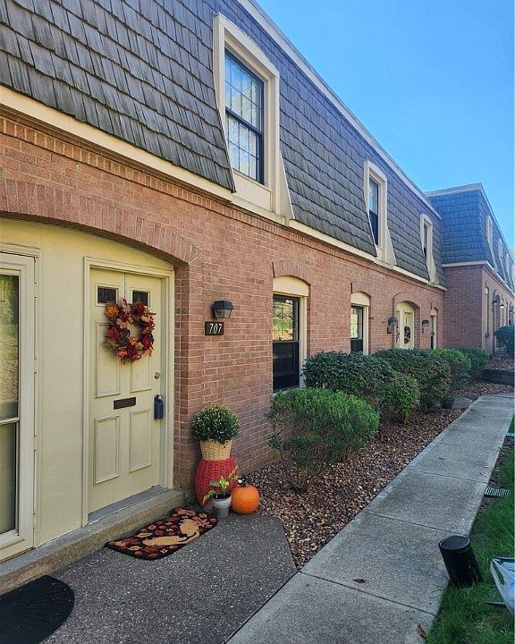 1st image of 707 Pennsbury Blvd