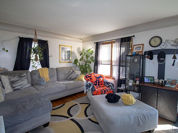 5th image of 8080 Wayne Rd