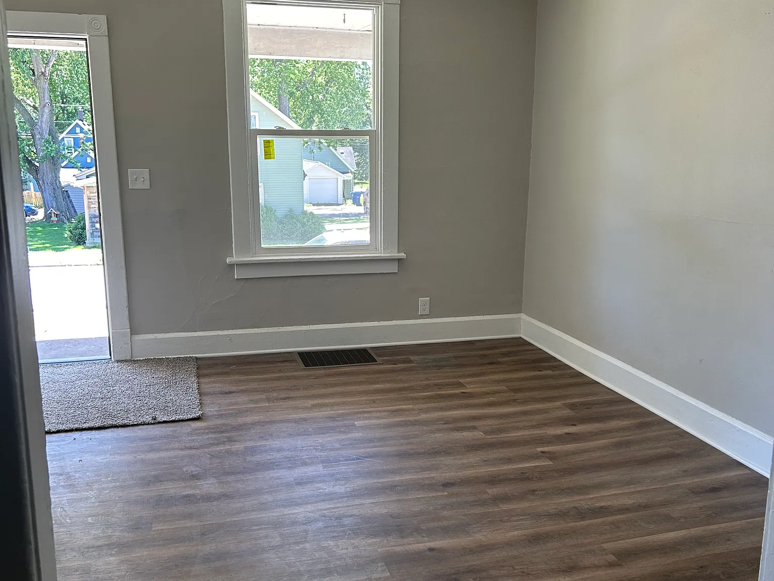 2 bed, 1500 sqft, $925 — Photo 2