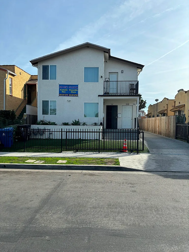 3 bed, 1189 sqft, $3,650 — Photo 1
