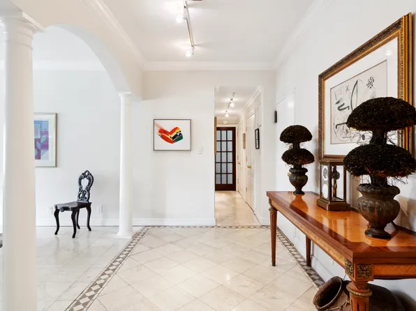 360 East 72nd Street image 2 of 22