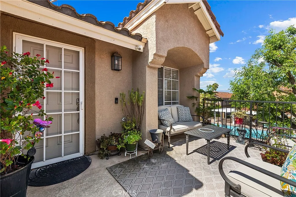 2 bed, 900 sqft, $3,200 — Photo 2