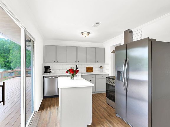 5th image of 102 Westmont Dr