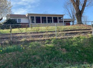 902 8th St S, La Follette, TN 37766
