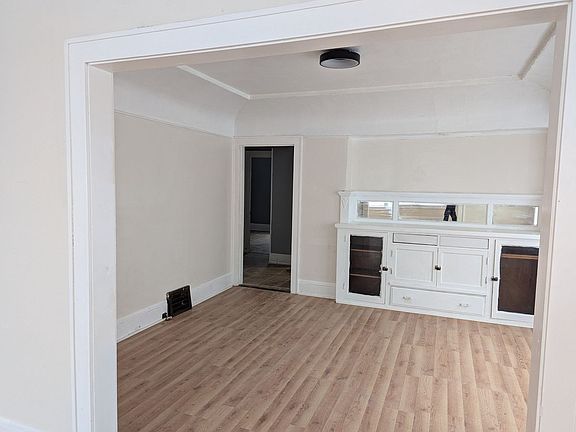 4th image of 2600-02 N 50th St #2B-1BA