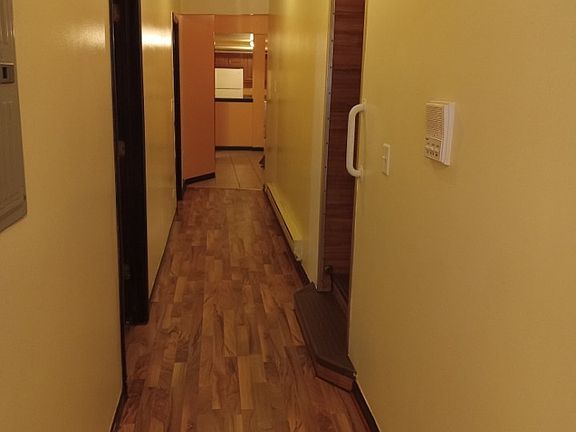 3rd image of 5602 S King Dr #G