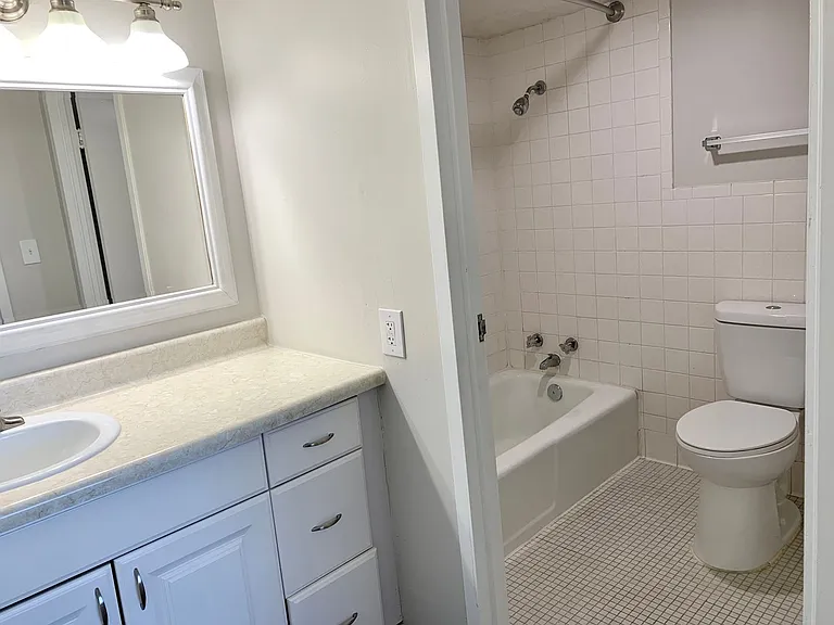 The Regency Apartments — Photo 2