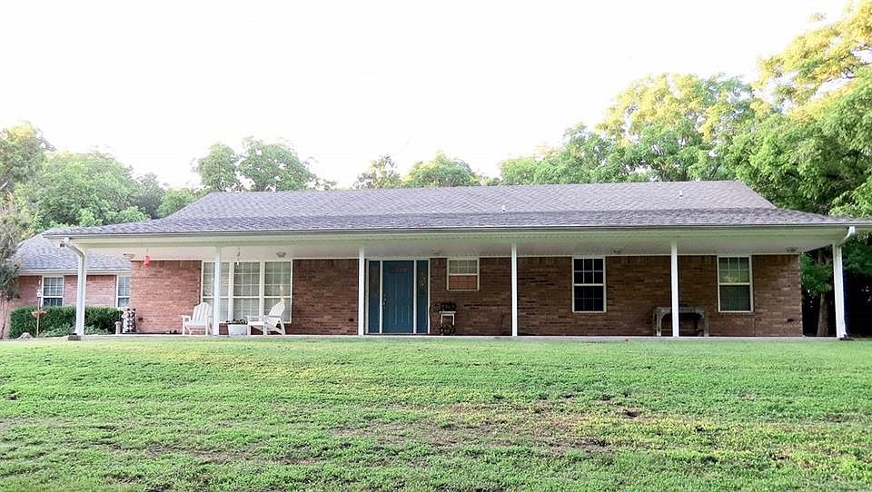 1st image of 210 N Magnolia Ave