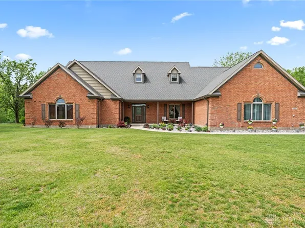 1537 Meadowlands Dr, Fairborn, OH 45324