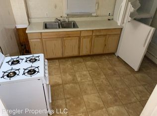 832 1/2 W 1st St, Waterloo, IA 50701