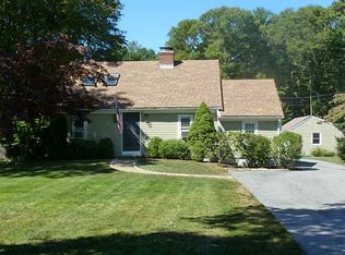 320 New Meadow Rd, Barrington, RI 02806