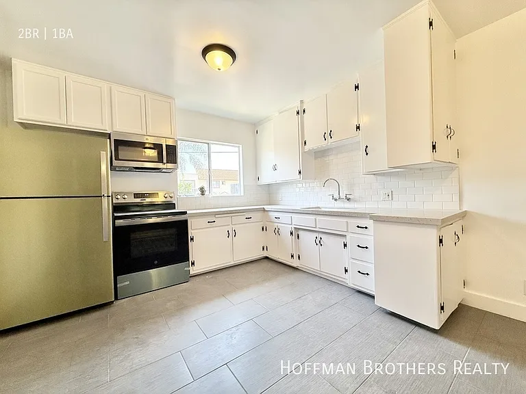 11153 La Maida St — Photo 1