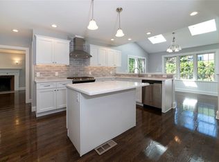 30 Grandview Ave, Lincoln, RI 02865