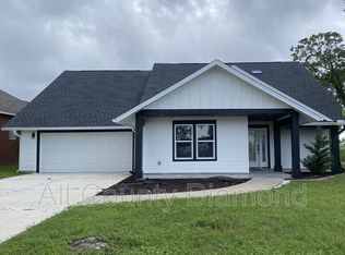 1327 Country Club Dr, Lynn Haven, FL 32444