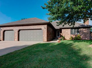 417 Yosemite Dr, Nixa, MO 65714