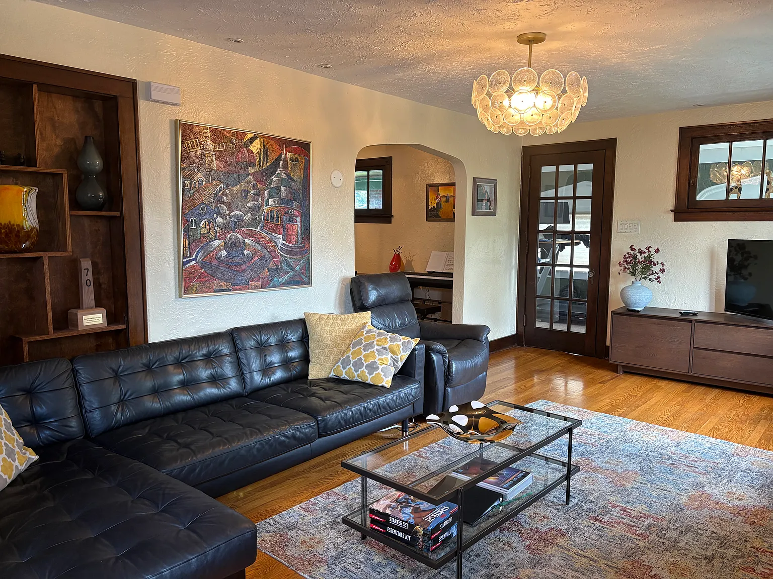 3 bed, 1.5 bath, 2052 sqft, $2,500 — Photo 2