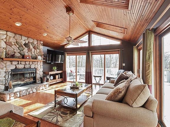 2nd image of 2422 E Lake Shore Ct