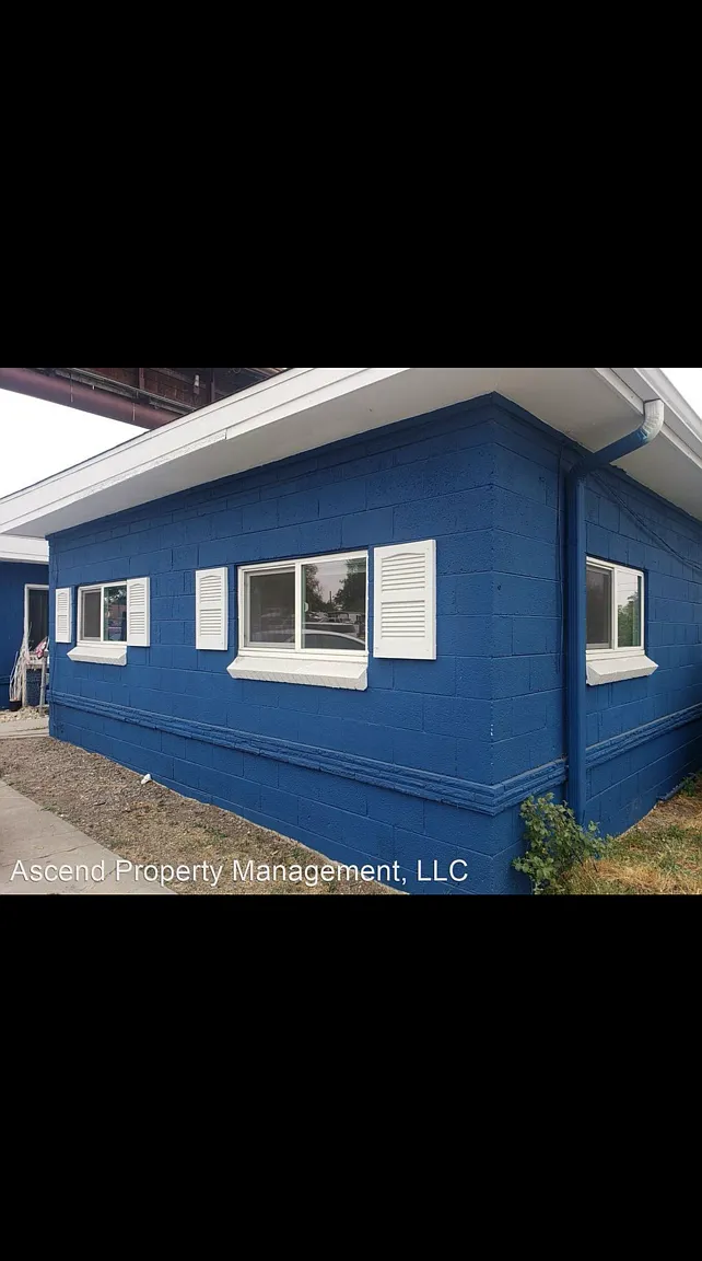 1190 S Sheridan — Photo 3