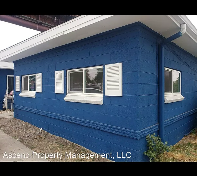 1190 S Sheridan — Photo 3