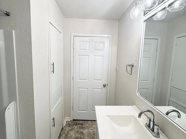 824 S Anderson St — Photo 15