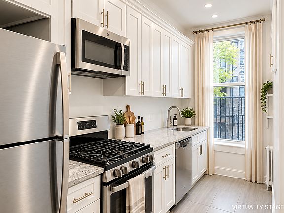 2nd image of 414 Henry St APT 3