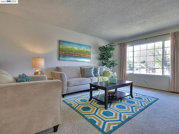 2nd image of 34805 Gladstone Pl