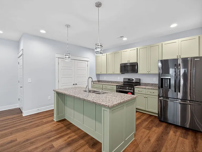 2805 Raintree Dr — Photo 5