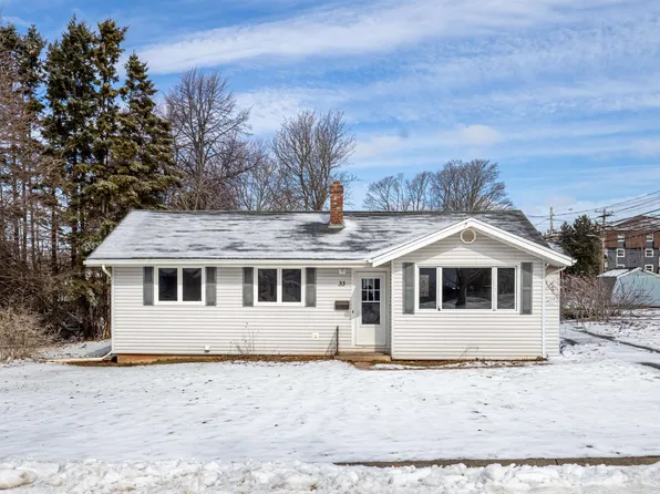 33 Moreau Dr, Charlottetown, PE C1A 2Y3