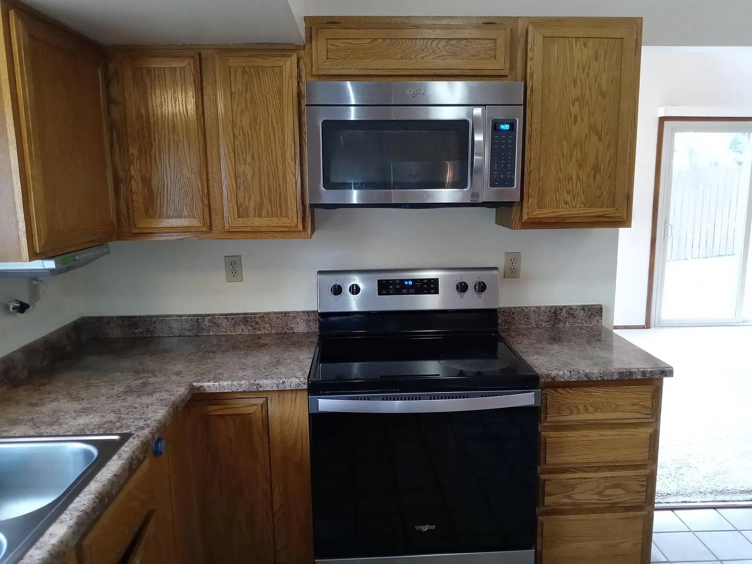 3 bed, 2336 sqft, $2,450 — Photo 3