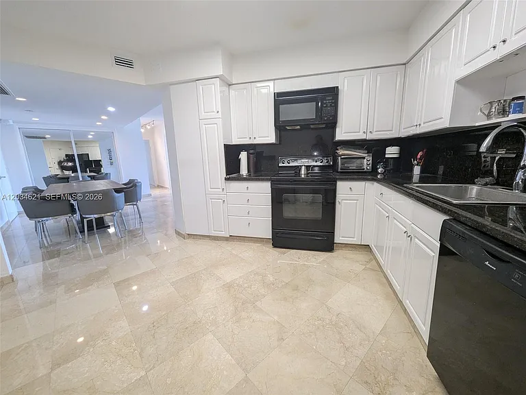 5161 Collins Ave #518 — Photo 5